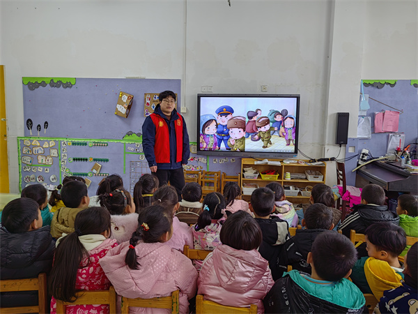 传承红色基因 弘扬雷锋精神——盱眙县天泉湖镇中心幼儿园“学雷锋”主题活动