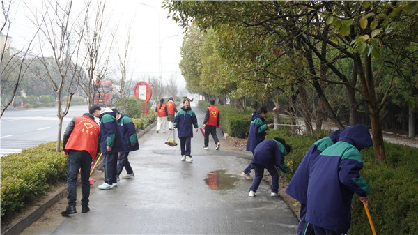 青春志愿行 奉献新时代——盱眙县天泉湖中学党团员师生开展志愿者服务活动