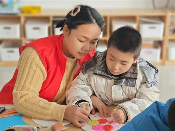 情系留守 浓情相伴——盱眙县盱城街道中心幼儿园开展三八节关爱留守儿童活动
