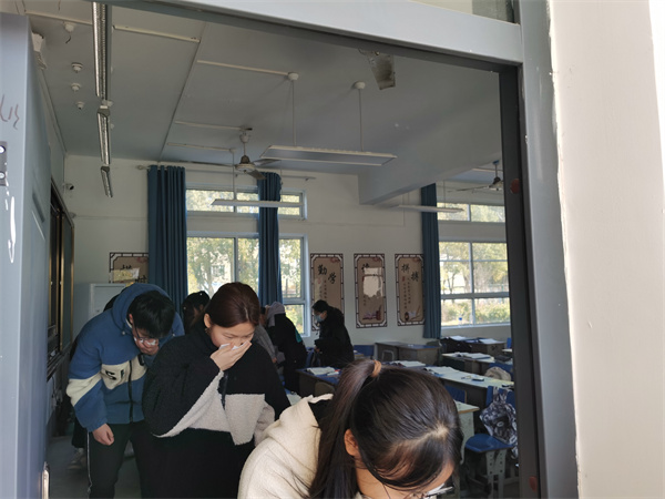 盱眙县黄花塘初级中学开展消防安全演练
