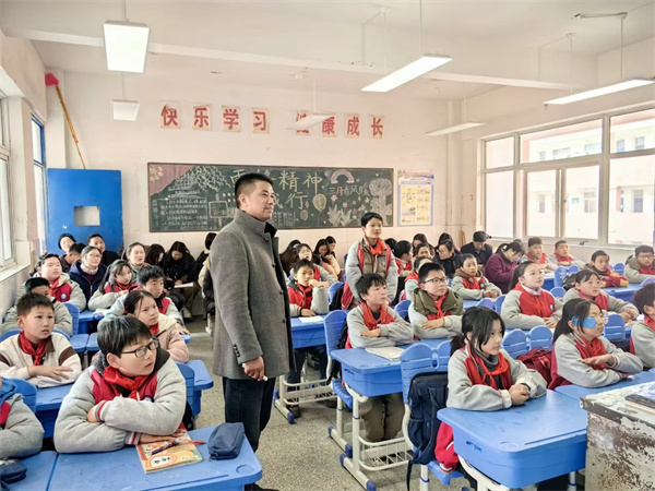 江苏省黄爱勤网络名师工作室研修活动走进盱眙县鲍集中心小学