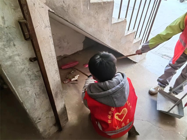 追“锋”行动 “益”暖春风——盱眙县实验小学第一分校开展学雷锋志愿服务活动