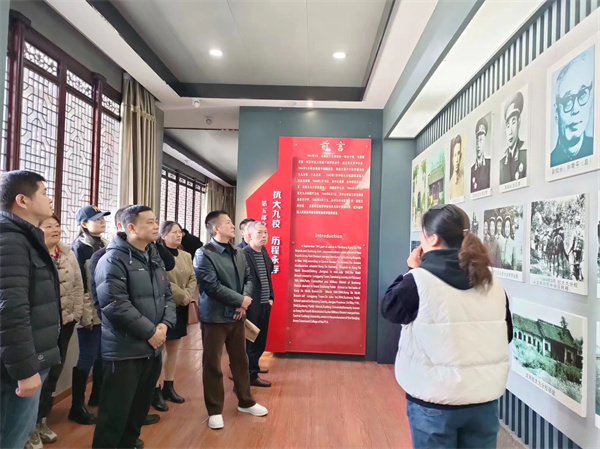 盱眙县黄花塘中学党支部组织党员教师赴天长市龙岗抗大八分校纪念馆开展冬训实境课堂教育活动