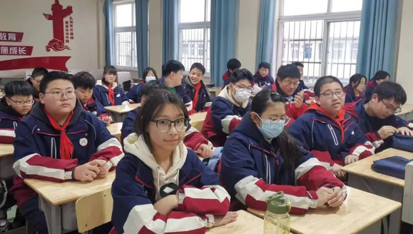 扬州美琪学校：  “宪”在行动 “法”入生心