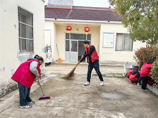 雷锋精神伴我行 敬老院里献爱心——盱眙县鲍集中心小学志愿服务队走进敬老院
