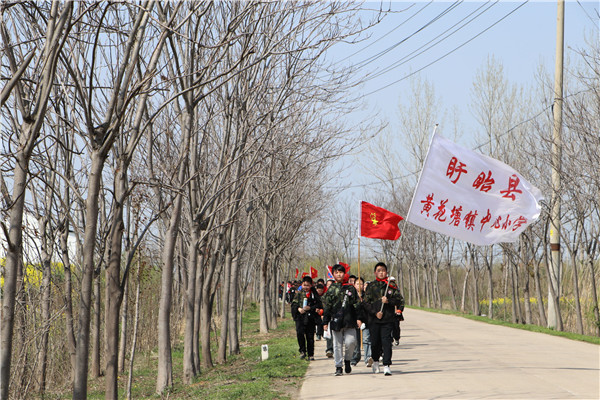 热血少年 致敬英烈——盱眙县黄花塘镇中心小学少年军校开展清明祭扫活动