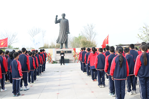 盱眙县桂五中学开展清明祭扫主题活动