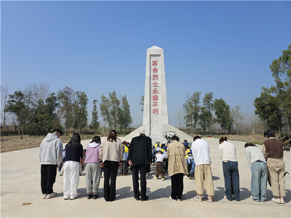 盱眙县旧铺镇中心幼儿园开展清明节祭奠革命先烈活动