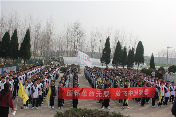 缅怀革命先烈  放飞中国梦想——盱眙县马坝初级中学开展清明祭扫活动