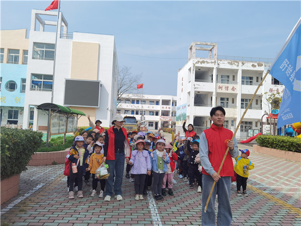 盱眙县黄花塘镇中心幼儿园开展清明节主题教育活动