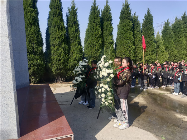 祭奠无名烈士 牢记使命初心——盱眙县黄花塘小学党总支开展清明节主题教育实境课堂活动