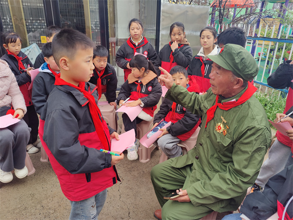 传承红色信仰 汲取奋进力量——盱眙县维桥小学开展红领巾寻访抗战老兵活动