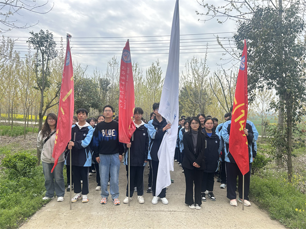 缅怀革命先烈 做新时代好少年——盱眙县第二高级中学开展清明祭扫研学活动