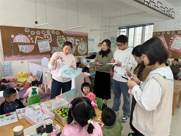 一区一角皆教育 一点一滴皆用心——盱眙县淮河镇中心幼儿园开展区域观摩活动