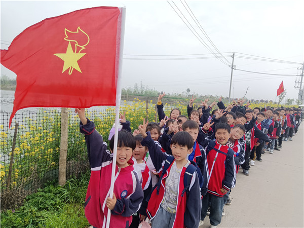 盱眙县管镇中心小学春游踏青研学活动圆满举行