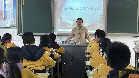 扬州陈俊学校：举行“爱国主义”体验式德育活动