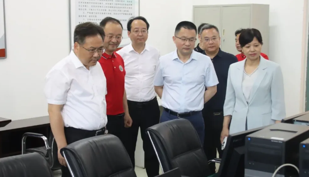江苏省宝应中学：县委书记张小辉为高考学子加油鼓劲