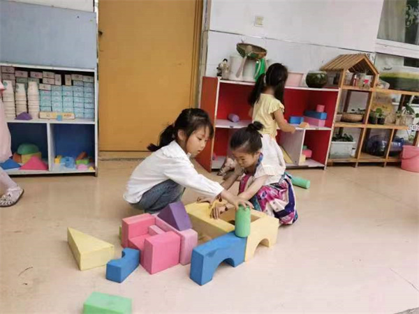 盱眙县天泉湖镇中心幼儿园“留守儿童暖心行动”发展型资助育人项目系列活动——幼儿角色扮演乐成长