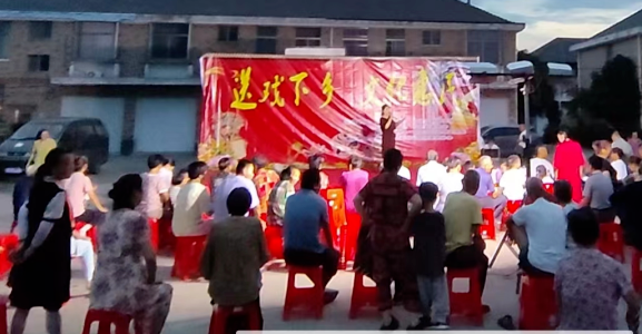 仪征市刘集镇中心村：送戏下乡 文化惠民