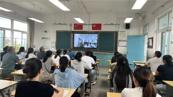 盱眙县盱城街道中心小学召开“家校共育 从`心’开始”家长会