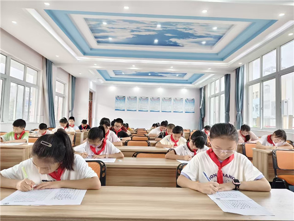 盱眙县黄花塘镇中心小学举行硬笔书法竞赛