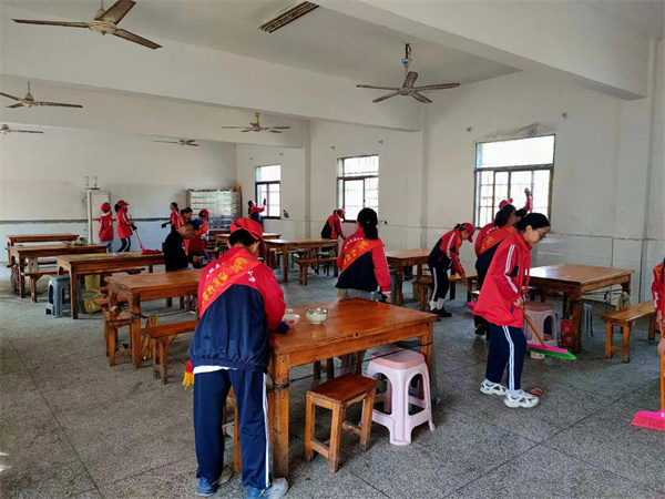童心敬老意 重阳情绵绵——盱眙县淮河中心小学走进敬老院开展敬老爱老活动