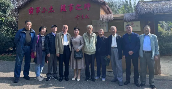 仪征市文体旅局：红心向党庆重阳 农旅融合话发展