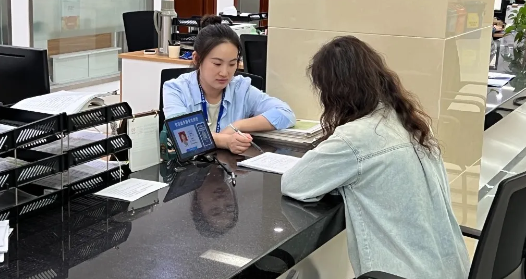 仪征城管：规范广告店招 强化精细管理