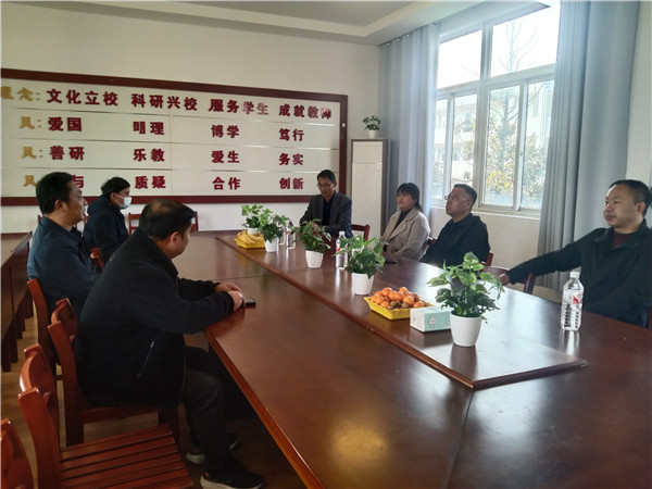 烛光照亮梦想，慰问温暖师心——盱眙县河桥中心小学开展慰问支教老师活动