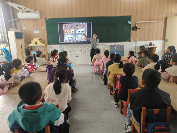 盱眙县马坝镇中心幼儿园开展火灾应急疏散演练