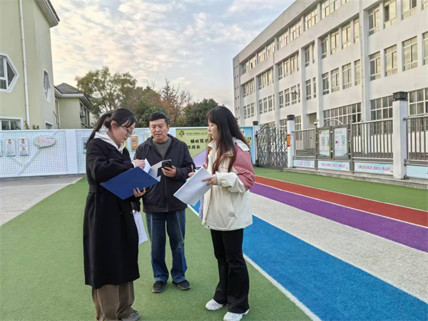 盱眙县教体局领导到盱眙县马坝镇中心幼儿园开展食堂安全和精神文明建设调研