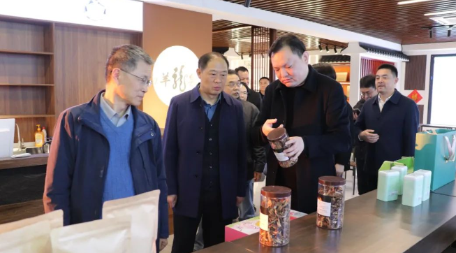 仪征市刘集镇：扬州市财政局来镇调研白羊山“一山一策”项目