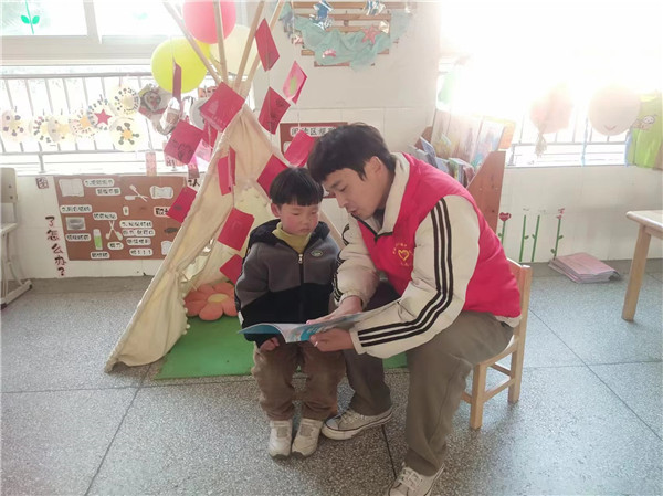 盱眙县黄花塘镇中心幼儿园开展全民阅读春风行动关爱农村留守儿童活动