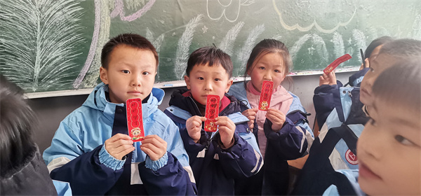 蛇来运“转” “拓”步向前 —— 盱眙县五墩实验小学一年级新春开学活动