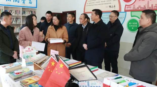 新疆呼图壁县人大来仪征市青山镇考察调研