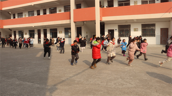 拉起心中防火线 筑起安全防火墙——盱眙县古桑中心小学开始消防疏散逃生演