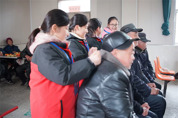 传承雷锋精神 弘扬敬老美德——盱眙县维桥小学开展学雷锋志愿服务活动