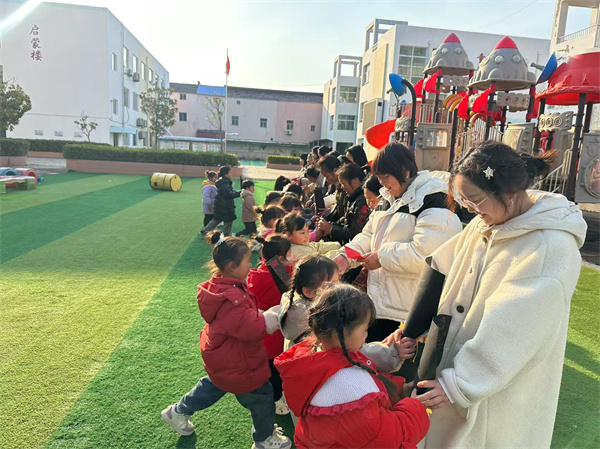 盱眙县黄花塘镇中心幼儿园三八妇女节活动