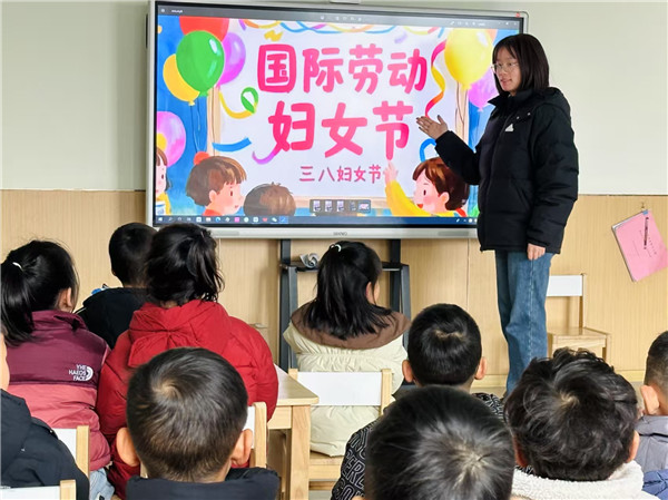 爱在女神节，童心送祝福——盱眙县淮建路幼儿园组织开展庆祝三八节活动