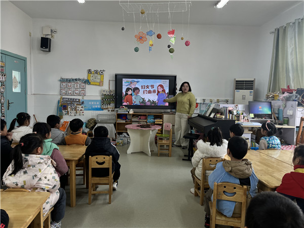 温情三月，爱满实幼 —— 盱眙县第三实验幼儿园开展三八妇女节庆祝活动