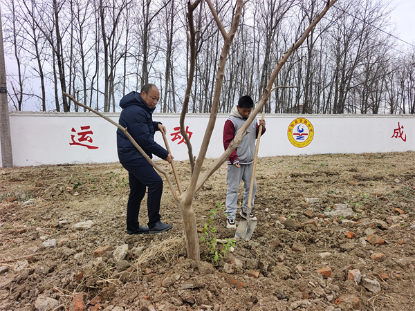 播种绿色希望 关爱留守儿童——盱眙县管镇中学开展植树节主题活动