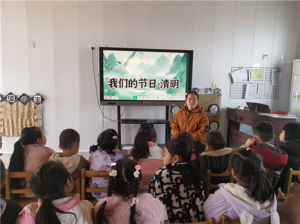 盱眙县河桥镇中心幼儿园开展“四月春风醉 雨沐皆清明”主题教育活动