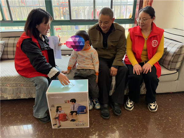 盱眙县旧铺镇中心幼儿园开展春季走访慰问活动