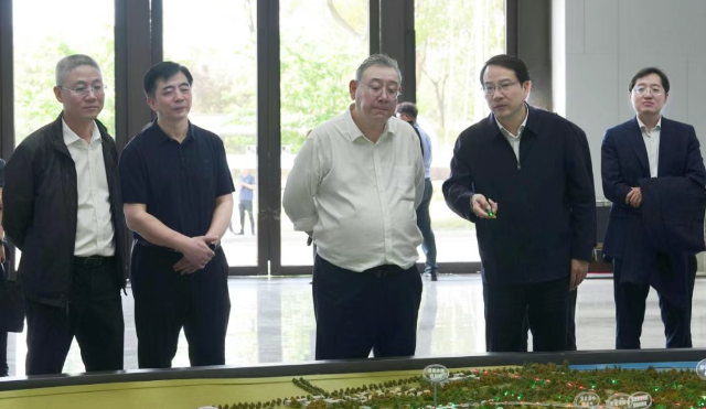 国家电网调研扬州生态科技新城国网智慧能源科技园