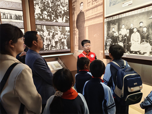 追寻红色足迹 点亮未来人生——盱眙县桂五小学党员教师携手孤困学生赴南京
