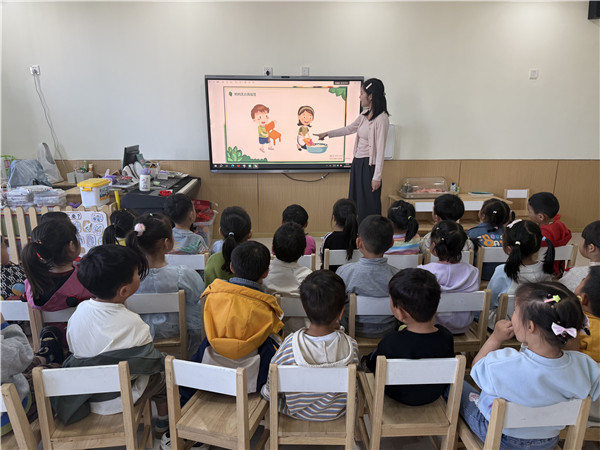 盱眙县淮建路幼儿园开展“劳动勤于手，美德践于行”主题教育活动
