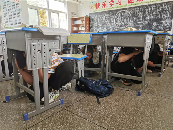 防震记于心 安全践于行——盱眙县仇集中心小学开展防震应急疏散演练