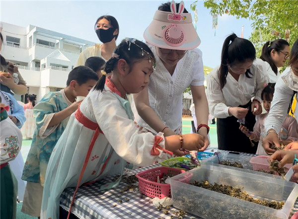 粽香童乐迎双节 亲子携手共成长——盱眙县第一实验幼儿园开展庆端午庆六一亲子活动
