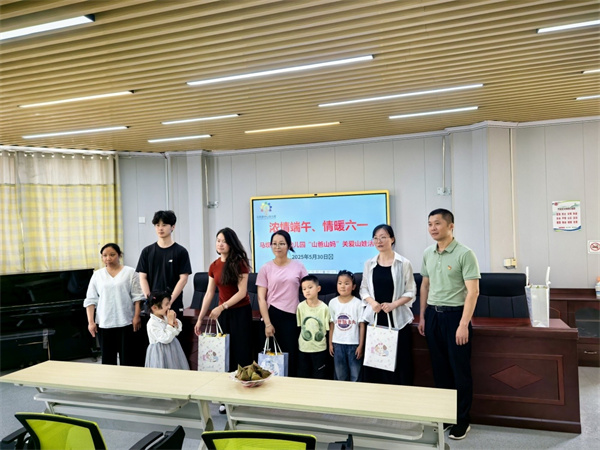 盱眙县马坝镇中心幼儿园开展“浓情端午暖童心，情暖六一爱相伴”主题活动