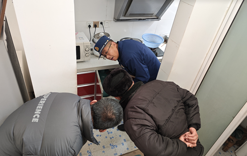 箭塘社区：网格员走访查隐患 冬季关怀暖人心